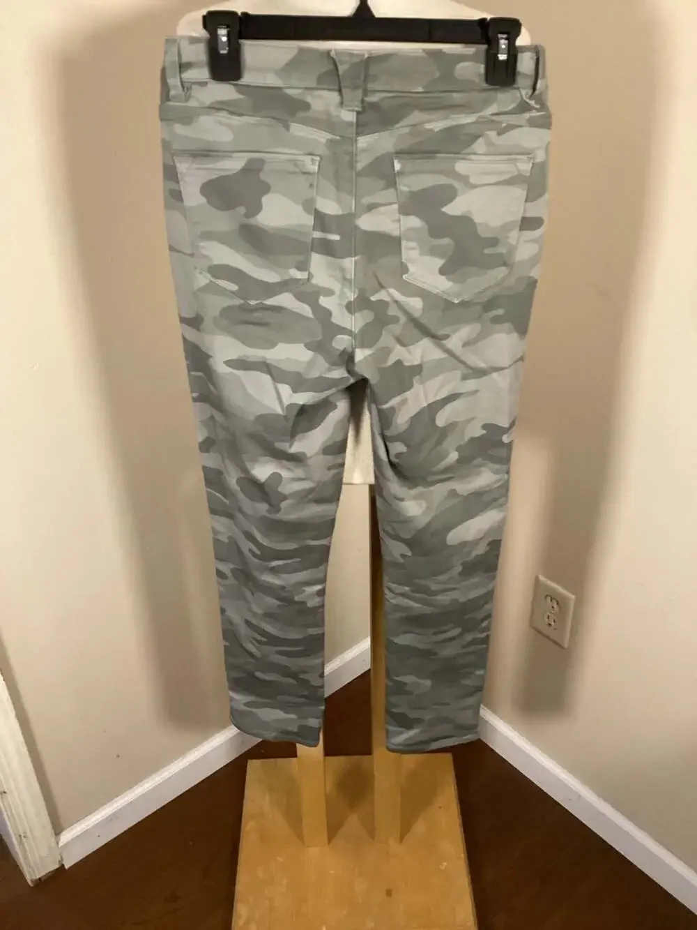 Wit & Wisdom Ab-Solution High Waist Camo Ankle Skinny Pants Size 2 - Picture 3 of 4